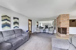 915 S Na Wa Ta Ave, Mount Prospect, IL 60056 - Photo 4