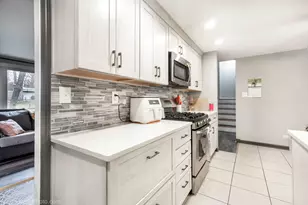 714 Elmwood Dr, Carpentersville, IL 60110 - Photo 8