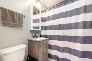 714 Elmwood Dr, Carpentersville, IL 60110 - Photo 16