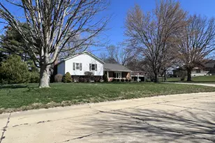 1511 Ballyvaughn Ct, Greenville, IL 62246 - Photo 2