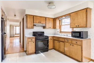 9430 S 81st Avenue, Hickory Hills, IL 60457 - Photo 12