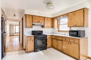 9430 S 81st Ave, Hickory Hills, IL 60457 - Photo 12