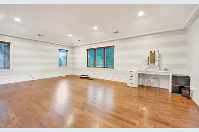 2323 Douglas Avenue, Des Plaines, IL 60018 - Photo 4