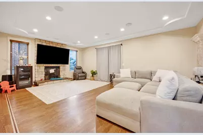 2323 Douglas Avenue, Des Plaines, IL 60018 - Photo 8