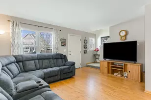 1994 Middlebury Dr, Aurora, IL 60503 - Photo 2