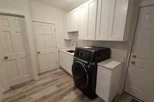 2216 W 21st Pl, Chicago, IL 60608 - Photo 8