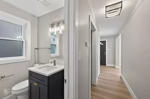 8047 S Kingston Ave, Chicago, IL 60617 - Photo 6