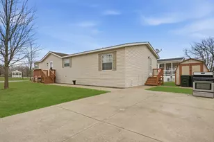 157 Sparrow Dr, Lynwood, IL 60411 - Photo 2