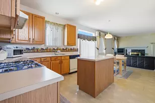 100 Sycamore Dr, Bolingbrook, IL 60490 - Photo 8