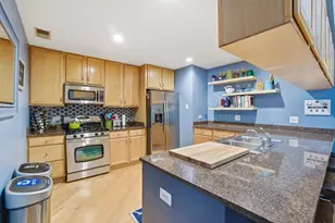 2307 W Wolfram St, Chicago, IL 60618 - Photo 16