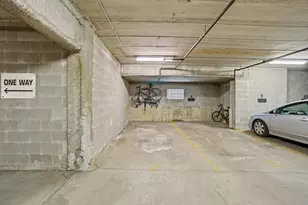 2307 W Wolfram St, Chicago, IL 60618 - Photo 32