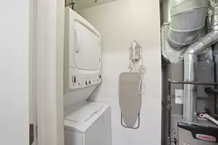 2307 W Wolfram St, Chicago, IL 60618 - Photo 14