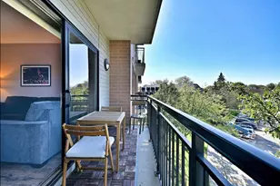 145 S York St, Elmhurst, IL 60126 - Photo 8