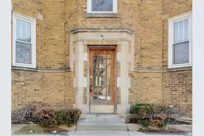 7425 N Campbell Avenue #3, Chicago, IL 60645 - Photo 2