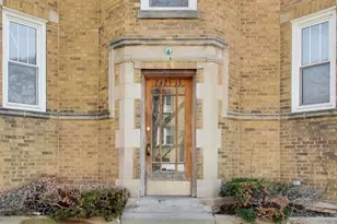 7425 N Campbell Ave, Chicago, IL 60645 - Photo 2