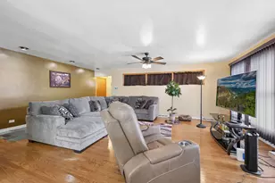 4437 W 100th St, Oak Lawn, IL 60453 - Photo 2