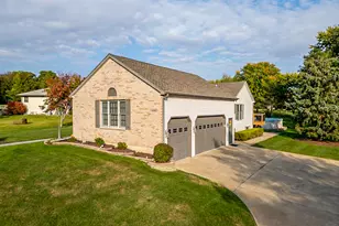 6843 Red Oak Ln, Garden Prairie, IL 61038 - Photo 8