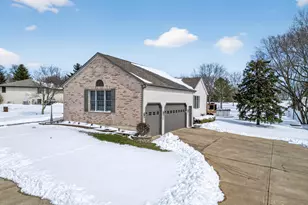 6843 Red Oak Ln, Garden Prairie, IL 61038 - Photo 4