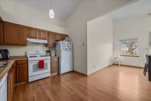 362 Chaparral Ct, Elgin, IL 60120 - Photo 10