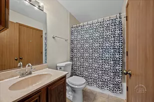 362 Chaparral Ct, Elgin, IL 60120 - Photo 8