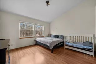 362 Chaparral Ct, Elgin, IL 60120 - Photo 4