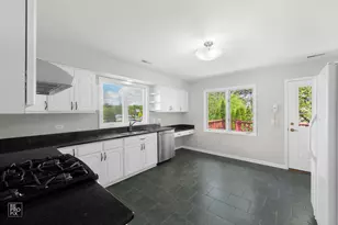840 N Center St, Naperville, IL 60563 - Photo 12