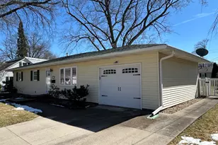 430 26th Ave, East Moline, IL 61244 - Photo 4