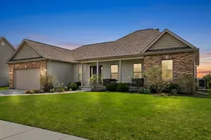 2235 Wickford Ln, Sycamore, IL 60178 - Photo 2