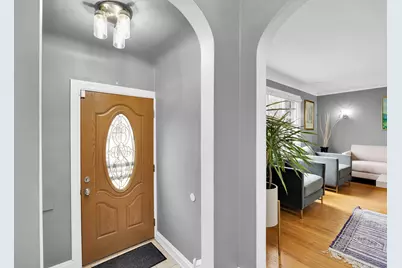 5537 W Melrose Street, Chicago, IL 60641 - Photo 2