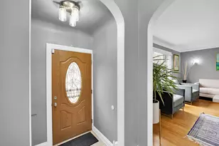 5537 W Melrose St, Chicago, IL 60641 - Photo 2