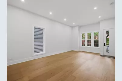 3644 W Cornelia Avenue #1, Chicago, IL 60618 - Photo 2