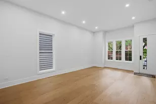 3644 W Cornelia Ave, Chicago, IL 60618 - Photo 2