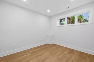 3644 W Cornelia Ave, Chicago, IL 60618 - Photo 10