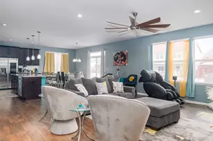 303 Owen Ct, Oswego, IL 60543 - Photo 4