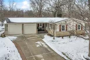 1129 N Cumberland Circle, McHenry, IL 60050 - Photo 4