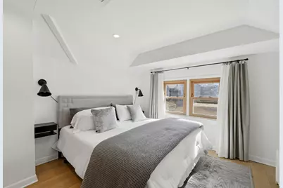 5021 W Berenice Avenue, Chicago, IL 60641 - Photo 20