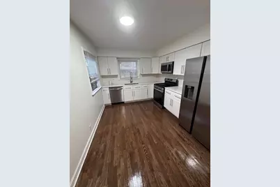 11339 S Avenue M Avenue, Chicago, IL 60617 - Photo 2