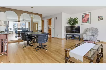 8145 N Grand Court, Niles, IL 60714 - Photo 4