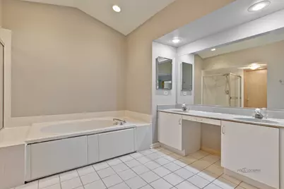 279 Brunswick Drive, Buffalo Grove, IL 60089 - Photo 20