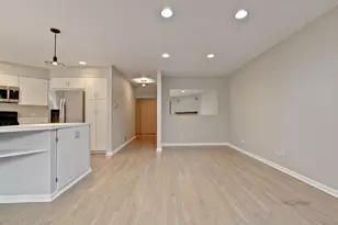 279 Brunswick Dr, Buffalo Grove, IL 60089 - Photo 10