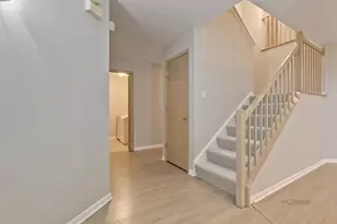 279 Brunswick Dr, Buffalo Grove, IL 60089 - Photo 4