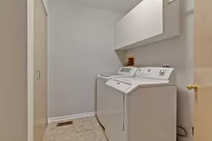 279 Brunswick Dr, Buffalo Grove, IL 60089 - Photo 16