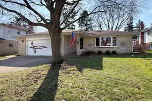 914 S Robert Dr, Mount Prospect, IL 60056 - Photo 1