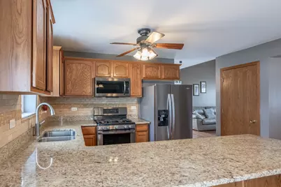800 Maplewood Drive, Minooka, IL 60447 - Photo 6