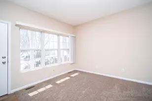 635 Stonegate Dr, Sycamore, IL 60178 - Photo 12