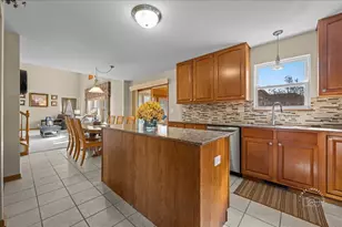 2518 Imgrund Rd, North Aurora, IL 60542 - Photo 4