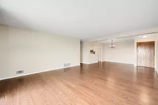 714 Walnut Dr, Darien, IL 60561 - Photo 4