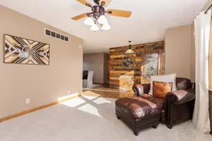 205 N Crestview Dr, Pontiac, IL 61764 - Photo 6