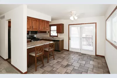 100 Barberry Drive, Crystal Lake, IL 60014 - Photo 12