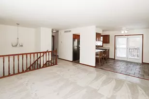 100 Barberry Dr, Crystal Lake, IL 60014 - Photo 6